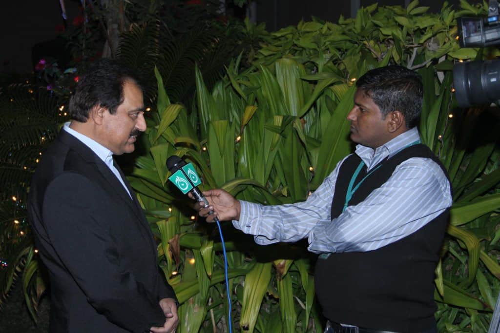 “Wajid Hussain Junejo being interviewed by AAj TV “ by Green Of ce Engro (https:// ic.kr/p/hV53vU) is licensed under CC BY 2.0 